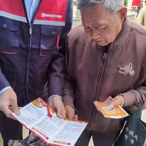 周铁支行开展整治拒收人民币宣传活动