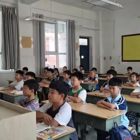 缤纷课程 “活”力一夏——正泰小学一升二暑托班课堂