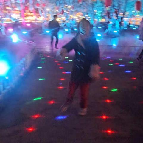 夜游后河。