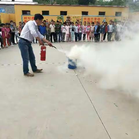 司屯小学消防疏散演练