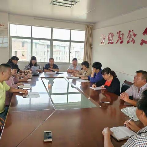 东山社区计划生育实施全面两孩政策改革完善服务管理实施学习会议