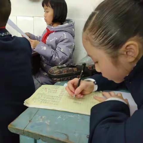 孩子们学习的样子！