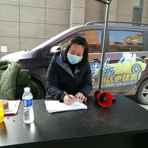 众志成城  共抗疫情——让党旗在疫情防控一线高高飘扬