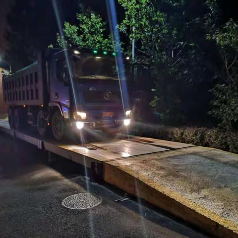 联合执法，重拳出击。