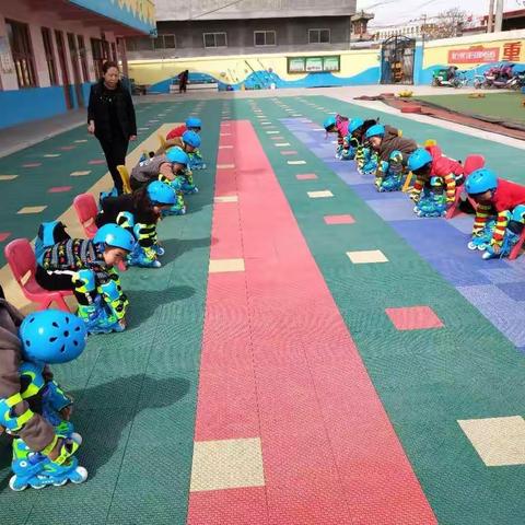 心语幼儿园体智轮舞——我摔倒了100次，101次我站起来啦