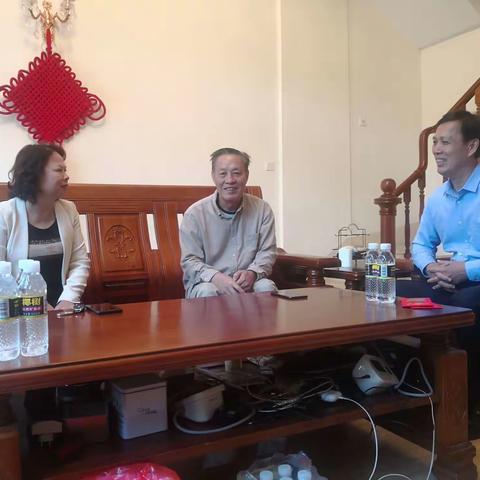 民进三亚市委对退休会员进行新春慰问