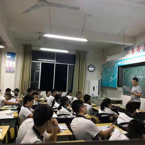 青春不打烊，陪伴是最长情的告白，这一路，我们一起，拼出一个精彩未来