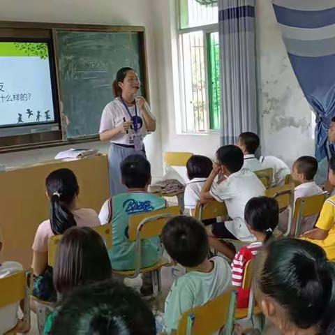 文昌市头苑培基小学女童保护课堂掠影