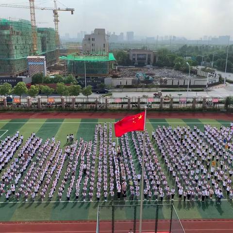 梦小集团文曲路学校举行“致敬抗疫英雄、牢记责任担当”在线开学典礼