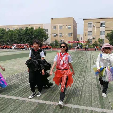 六三班科技节“时装秀”
