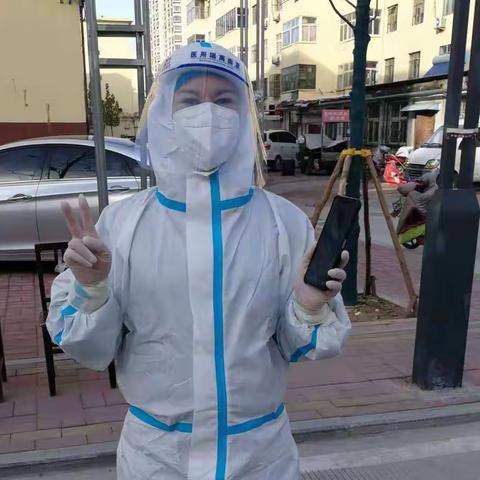 中原路华龙区一机厂家属院。 志愿者! 在抗疫工作中的你们、致敬!         20022年11月30号