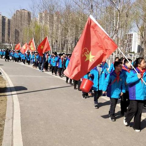 我和小树一起成长-亳州学院实验小学“学雷锋活动月”系列活动