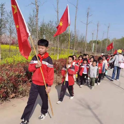 行走中的课堂——“清明怀思，踏青寻春”研学活动