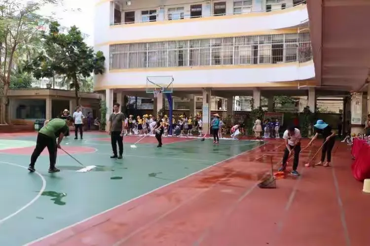 不畏烈日展风采，严格锤炼铸校魂——海口市龙华小学2018年队形队列比赛活动纪实