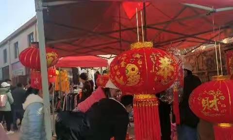 乡村热闹的过年街一一2023年元月19日（壬寅年腊月二十八日）。