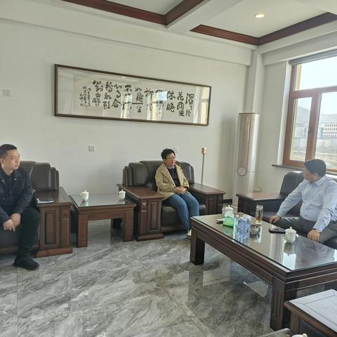 区委书记代萍对火连寨辖区企业进行深入调研