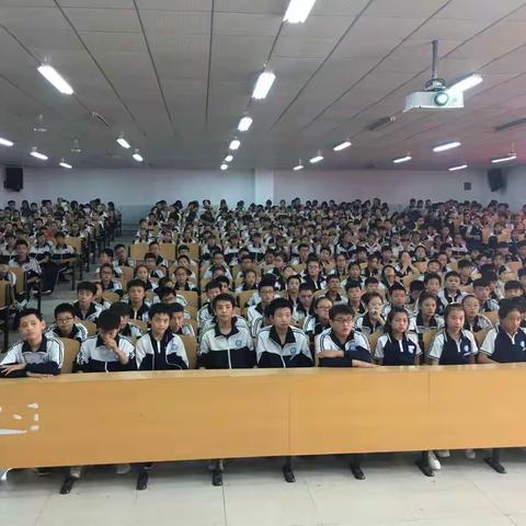 初二年级纪律整顿大会