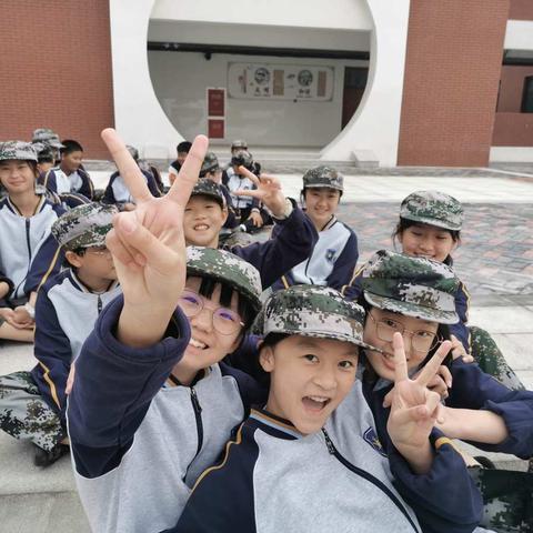 激扬青春，精彩军训——梨园路七3班军训日志