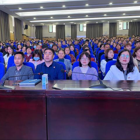家校同育  共促成长——“智慧父母，引领孩子未来”主题讲座