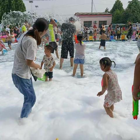 官庄幼儿园“梦幻泡沫”狂欢七彩童年