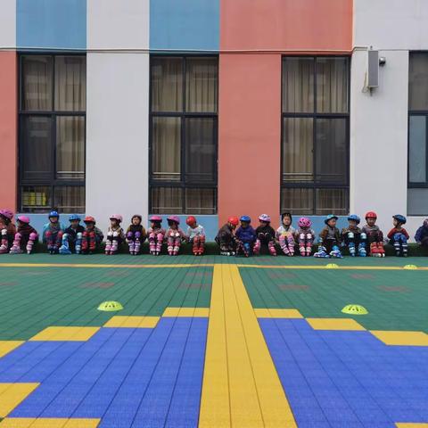 特伦纪幼儿园——轮滑班