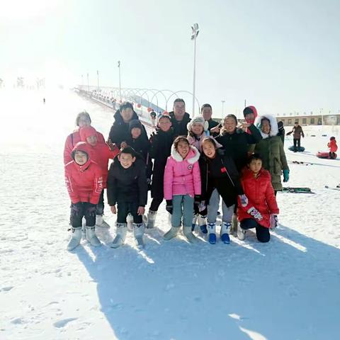 “相约多蓝湖·畅享滑雪行”第二小学六年级五班·我们的青春，不留遗憾