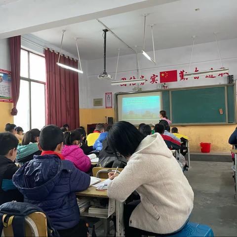 听课促成长，携手再起航——中心小学新学期高段语文听课活动进行中