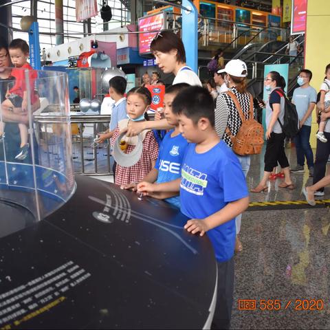 2017级2班科技馆研学之旅