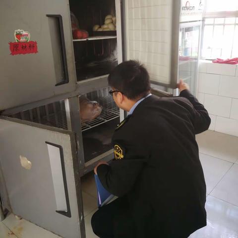 临潼区市场监管局任留食药所开展学校食堂及校园周边食品经营专项检查工作