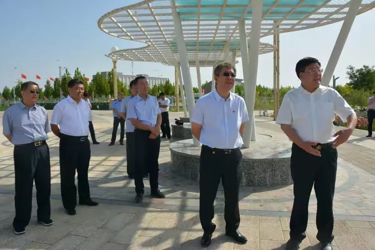 泰安市人大常委会副主任,宁阳县委书记刘学保不远万里进疆慰问泰安市