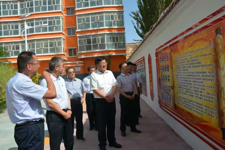 泰安市人大常委会副主任,宁阳县委书记刘学保不远万里进疆慰问泰安市