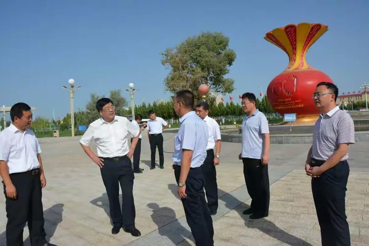 泰安市人大常委会副主任,宁阳县委书记刘学保不远万里进疆慰问泰安市