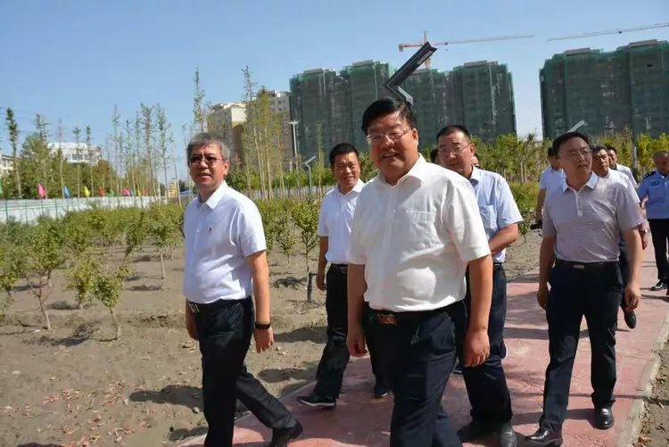 泰安市人大常委会副主任,宁阳县委书记刘学保不远万里进疆慰问泰安市