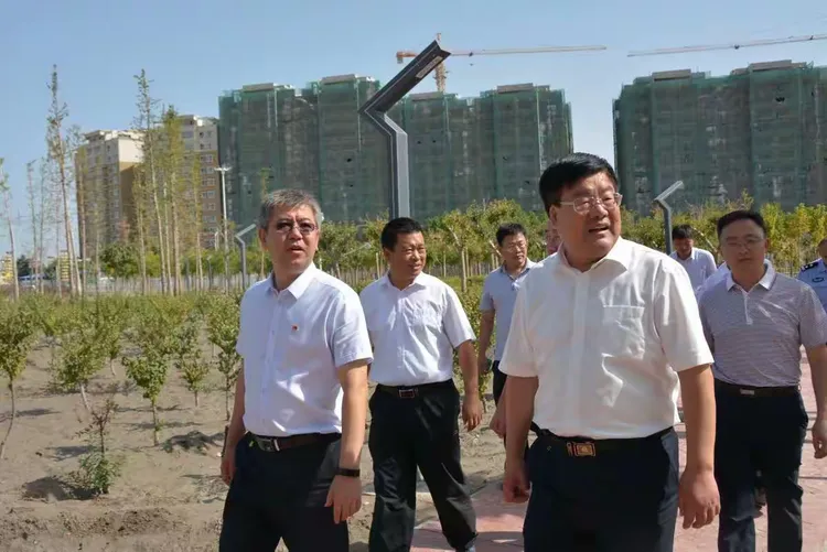 泰安市人大常委会副主任,宁阳县委书记刘学保不远万里进疆慰问泰安市