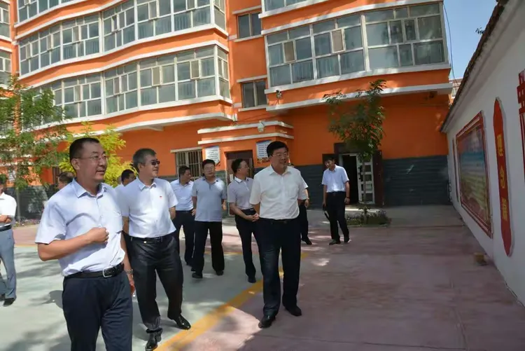 泰安市人大常委会副主任,宁阳县委书记刘学保不远万里进疆慰问泰安市