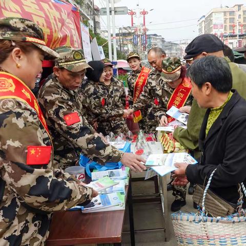 金盾志愿者总队漓江大队带领天湖中队走进乡镇开展禁毒防艾宣传活动