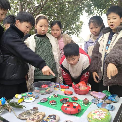 “石”情画意，石头变身了啦——石灰窑小学石头画社团