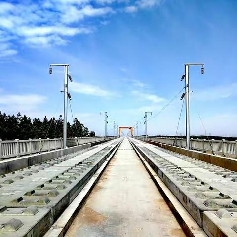 砥砺前行，奋进新时代