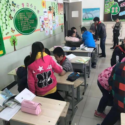 校园处处春意浓，课间活动快乐多