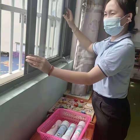 “用心开始，努力前行”—海口市龙桥镇中心幼儿园（文明分园中班）每日卫生消毒工作2023年07月04日