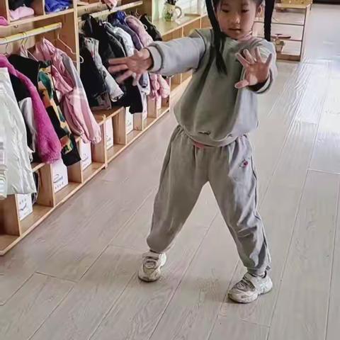 春晖幼儿园蓝一班赵梵雅成长手册