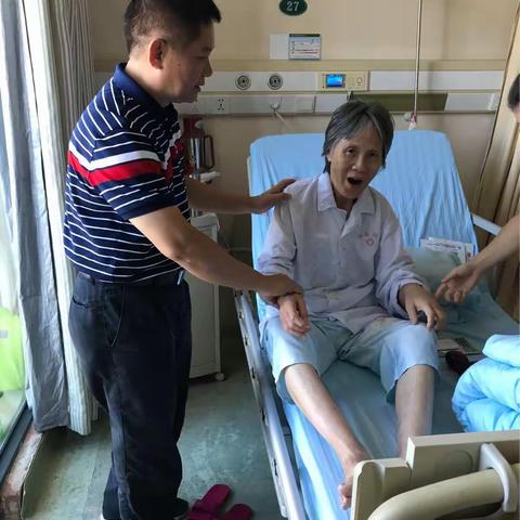 关怀慰问暖人心——台盟海口市委组织人员到医院探望老盟员