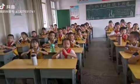 文昌三小三年级八班的快乐学习与生活