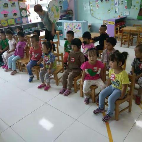 小班第二天幼儿园生活