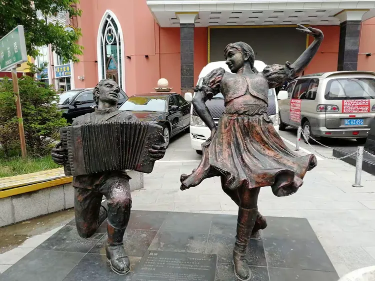 阿尔山市街舞团购网站_青岛当代商城舞厅 阿尔山市街舞团购网站_青岛当代商城舞厅