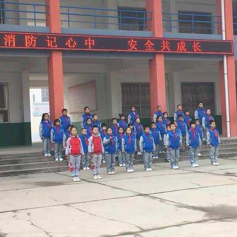 孟庄九年制学校“消防记心中 安全共成长”主题升旗仪式