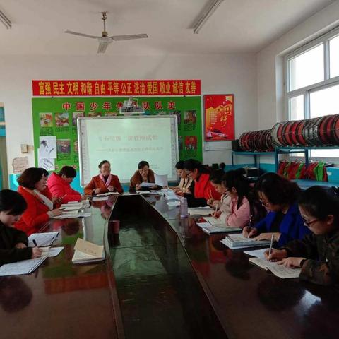 专业引领 促教师成长――高新区教研室郝彦欣老师莅临指导