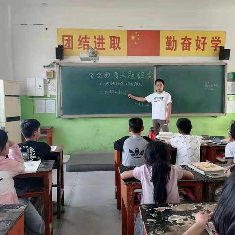 十里铺中心小学主题班会：爱惜粮食，从我做起。