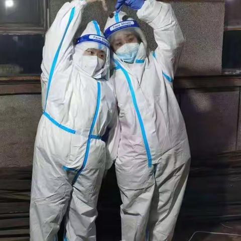 冲锋陷阵抗疫情   义不容辞共担当