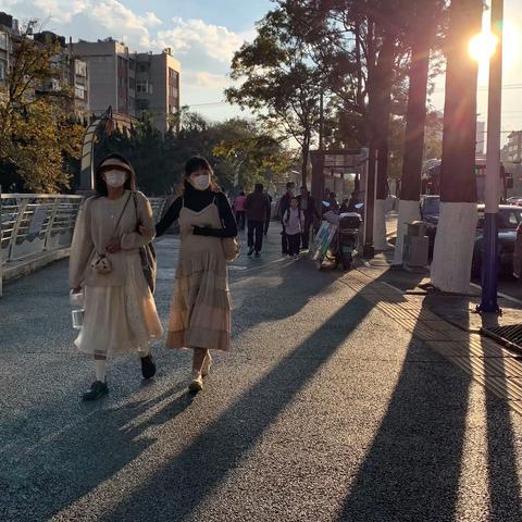 日落时分，大观河扫街